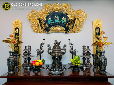 Gia chủ trang trí, bày biện đồ thờ cúng trên bàn thờ Phật ra sao ?